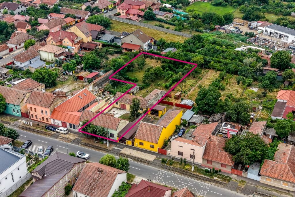 Casa cu potential multiplu cu teren generos pe strada Dunarii De vânzare Casa cu potential multiplu cu teren generos pe strada Dunarii în zona Gai 5 camere 2 dormitoare Arad 1